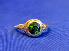 Vtg 14K Yellow Gold Ring 2.9g Fine Jewelry Size 6.25 Band Emerald Color Stone