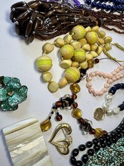 Estate Jewelry Lot Chunky Necklaces Rings Wearable Brooches Beaded 25+ VTG – Now