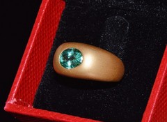 NATURAL 1.62CT EMERALD SOLID 750 18K GOLD MATTE DOME RING MODERNIST SIGNET STYLE