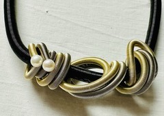 Mod Black Wire Silver/Gold Tone Swirl Faux Pearl Accent Necklace n0231