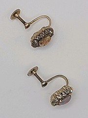 Vtg Retro Marked Vargus Goldtone Screw-Back Faux Fire Opal Rhinestone Earrings