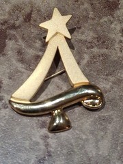 Tona Gold Tone Brooch Vintage Costume Jewelry Fall Autumn
