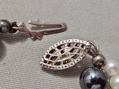 VINTAGE HAND STRUNG CULTURED WHITE AND BLACK PEARL BRACELET 8 ” STERLING CLASP