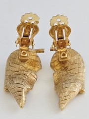 VINTAGE GOLD-PLATED TEXTURED POLISHED CLIMBER LEAF DESIGN CLIP-ON EARRINGS☆1.25