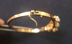 Exceptional Victorian 14 KT solid yellow gold and opal hinged bangle bracelet