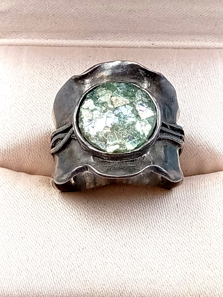 ISRAEL Made Sterling Silver S.8 Roman Glass Artisan Ring: 8 grams