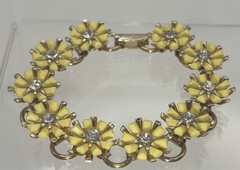 Vintage Signed Coro Yellow Thermoset Flower Bracelet & Brooch Set Rhinestone