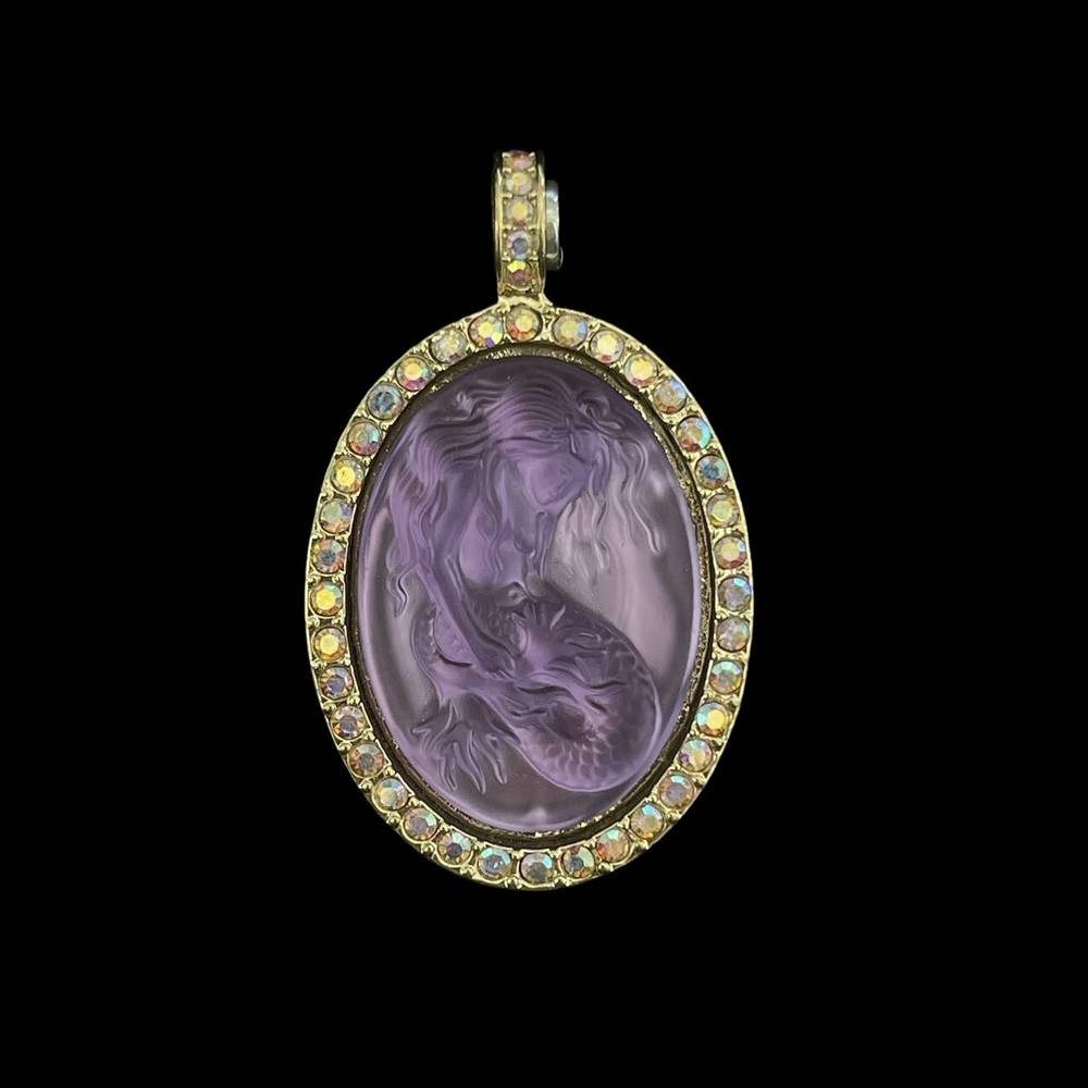 Medieval Retro Vintage Light Luxury Cute Mermaid Series Oval Magnetic Pendant