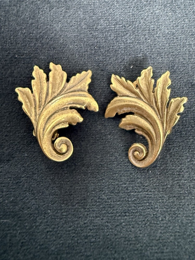 Vintage 1995 MMA Gold Tone Leaf Pierced Earrings Signed