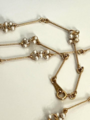 📿 VTG AVON FAUX PEARL CLUSTER NECKLACE • GOLDTONE TWISTED STATIONS • 24″
