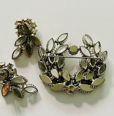 JULIANA D & E Book Piece Set; Gray & Clear Rhinestone Brooch & Earrings 1960’s