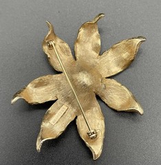 Vintage Kramer Floral Flower Textured Detail Brooch Pin