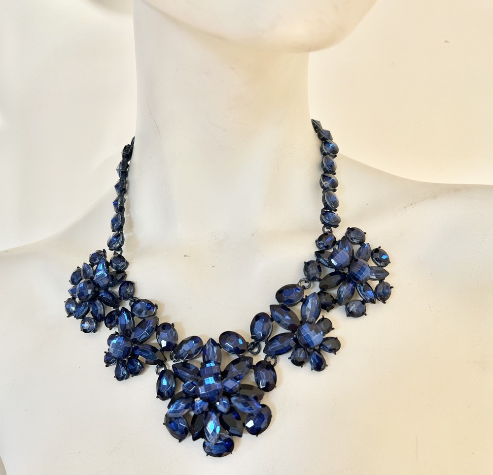 Vintage 1950s 1960s Montana Blue Heliotrope Rhinestone Flower Necklace