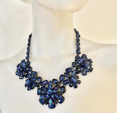 Vintage 1950s 1960s Montana Blue Heliotrope Rhinestone Flower Necklace