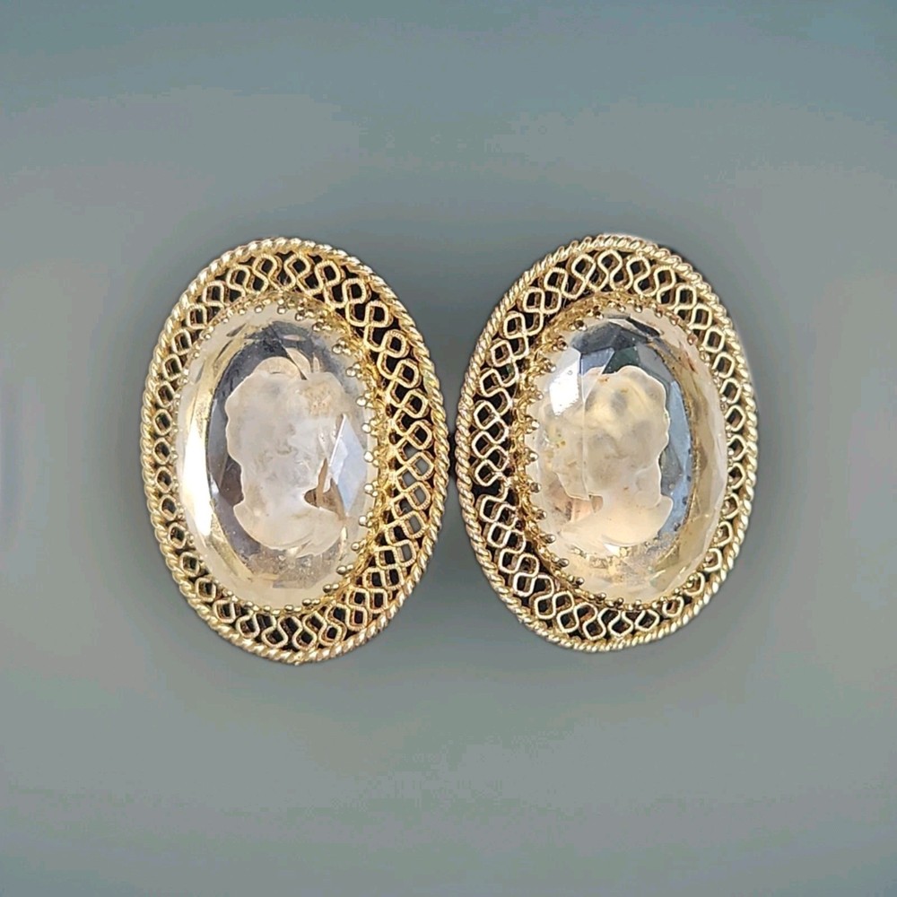 Vtg WHITING & DAVIS Reverse Carved Glass CAMEO Gold Tone Clip Earrings 1-1/8”