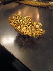 vintage weiss Signed blue rhinestone And Goldtone brooch