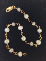 Vintage 14K Yellow Gold Black and White Pearl Wire Twist Bracelet