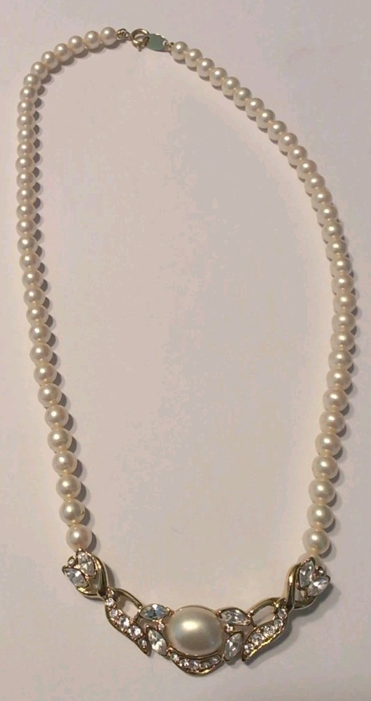 Vintage Trifari Clear Rhinestone Pearl Necklace