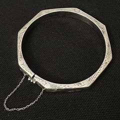 VINTAGE ESTATE STERLING SILVER HAND CARVED PUFFY OCTAGON BANGLE BRACELET 7 1/8”