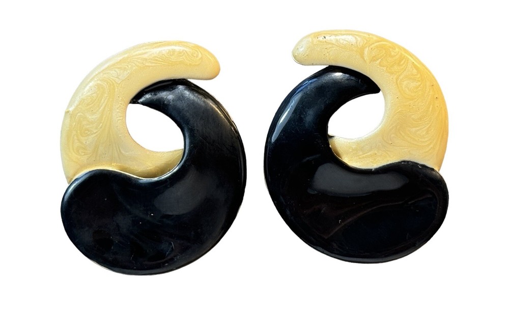 Vintage Black And Off White Pierced Earrings Gold Tone