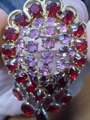 Vintage Gold Tone Red And Pink Dangling Lace Border Brooch