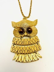 Vintage Boho Chic Articulated Large Gold Tone Owl Cat’s Eye Pendant Necklace