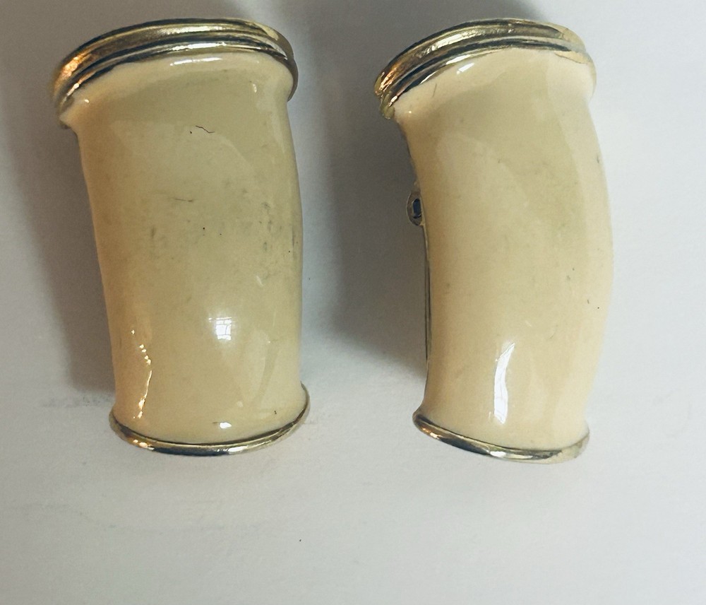 Vintage beige enamel and gold tone clip on earrings. 1.25 x .5 inches. Heavy.