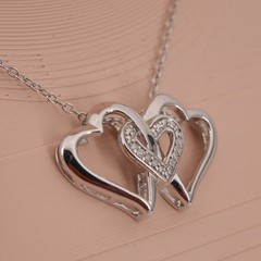 Sterling silver Triple heart interlocking pendant 16″ Italian silver Chain 3.2G