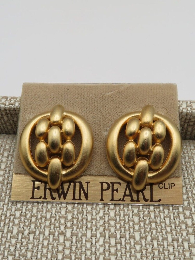 Vintage Erwin Pearl Gold Brushed Chain Link Clip On Earrings On Card