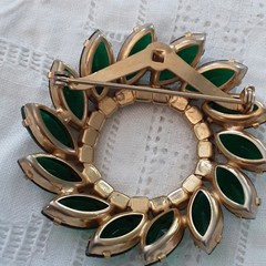 VINTAGE Green Navette and AB Clear Stones Gold Tone Round Brooch 2.25″