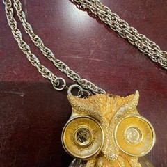 Vintage Gold Tone Owl Pendant Necklace Large Ridged Eyes Textured Body 18″ Chain