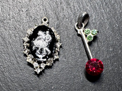 8 UNIQUE VINTAGE SILVER TONE PENDANTS D595
