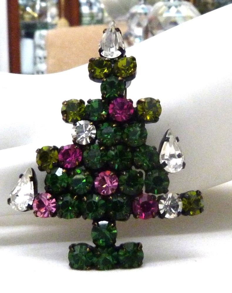 VINTAGE PRONG-SET SPARKLING PINK RED GREEN RHINESTONE CHRISTMAS TREE PIN