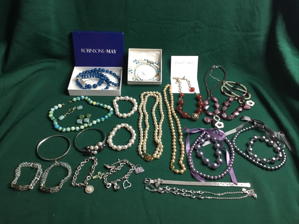 junk drawer lot of 27 jewelry Necklaces Wristbands Metal Stones Gems Plastic