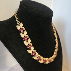 Vtg Red Rhinestone Holly Choker Necklace 15.5 in Gold Tone Adj Christmas Holiday