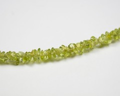Vintage Necklace Clear Light Green Irregular Glass Bead Strand 8.25″ Gold Clasp