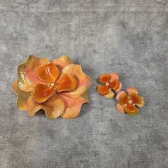 Vintage Peach Molded Celluloid Early Plastic Flower Pin Brooch Earring Set Fair