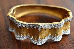 Vintage CIRO Inset White/Clear Crystal Rhinestone Bracelet Bangle Gold Tone READ