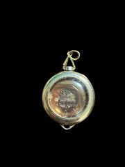 Vintage 1968 Wadsworth Wear Quality Gold Tone Round Locket Pendant Charm