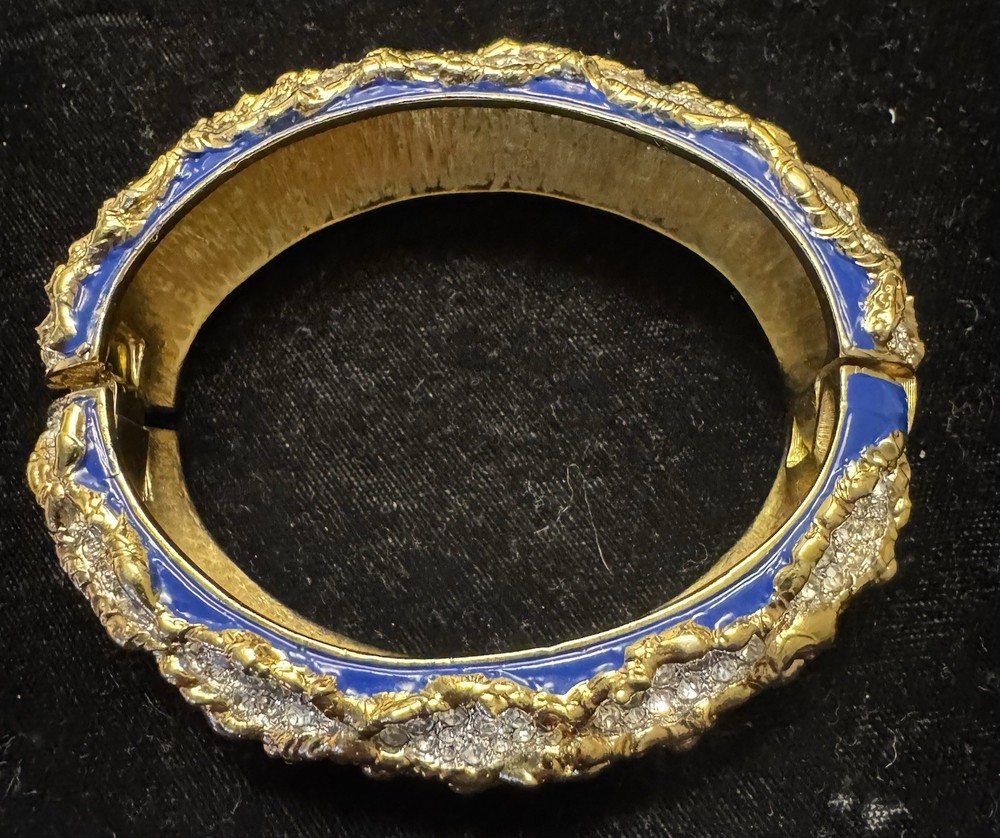 Elegant VTG Jomaz Blue Enamel Rhinestone Hinge Clamper
