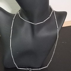 Vintage Signed Roget TM Silver Tone 24″ Opera Length Twisted Rope Bar Chain Neck