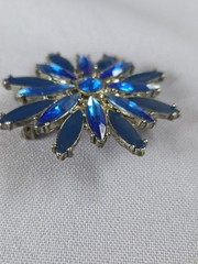 Vintage Star Burst Sky-Blue/Sapphire-Blue Resin Silver Tone Brooch Pin