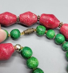 Vintage Bright Green Pink Textured Beaded Barrel Clasp Necklace N1D