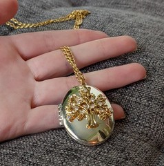 AVON Photo Locket Necklace, Beautiful Tree Design, Unique Jewelry, Gold Toned