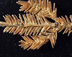 Vintage Gold Tone Pine Branch Brooch Pin Textured Evergreen Needle Nature…