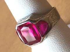 VINTAGE 10K WHITE GOLD LARGE RED SYNTHETIC RUBY MEN’S WOMEN’S UNISEX RING