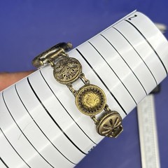 VTG SIGNED GRANDMOTHER’S BUTTONS ANTIQUE BUTTON BRACELET LADIES WATCH #7.10