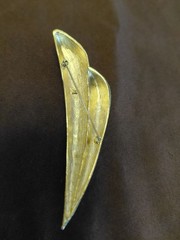 Les Bernard RARE Vintage 1970 Gold Tone Textured Runway Style Brooch Stamped VO