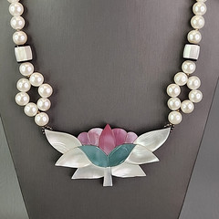 Vintage Lee Sands Beaded Necklace Pierced Earrings Set Latus Flower MOP White