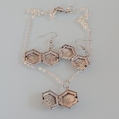 Vintage NOS Silver Hexagon Locket Necklace & Earrings Set – 20″ Magnetic Clasp